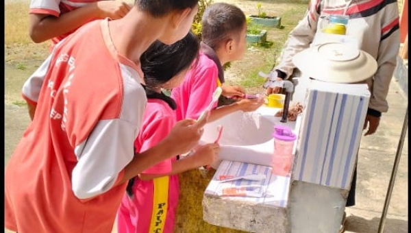 Kegiatan Bina Diri SLB Negeri Salakan